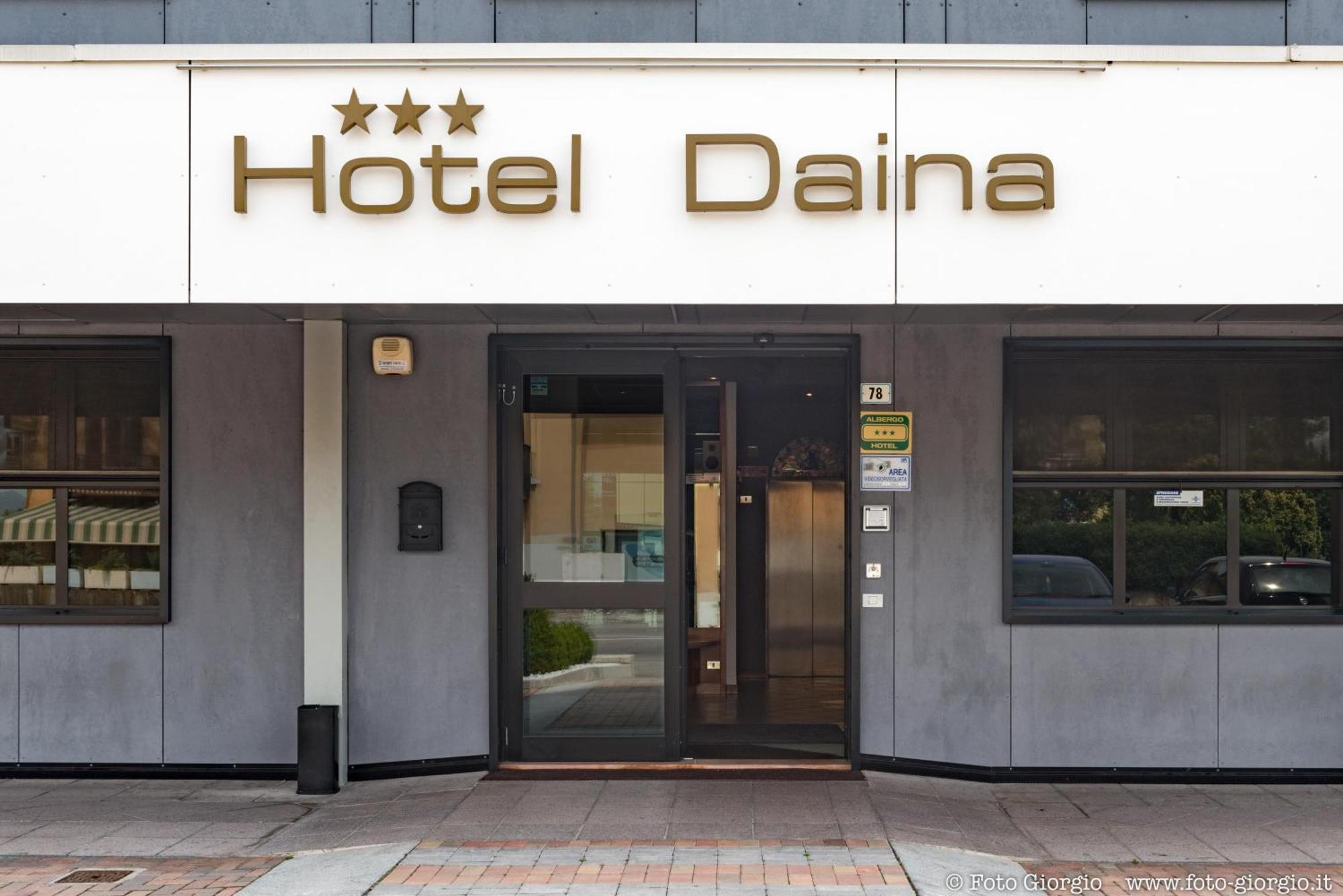 Hotel Daina Dalmine Exteriör bild