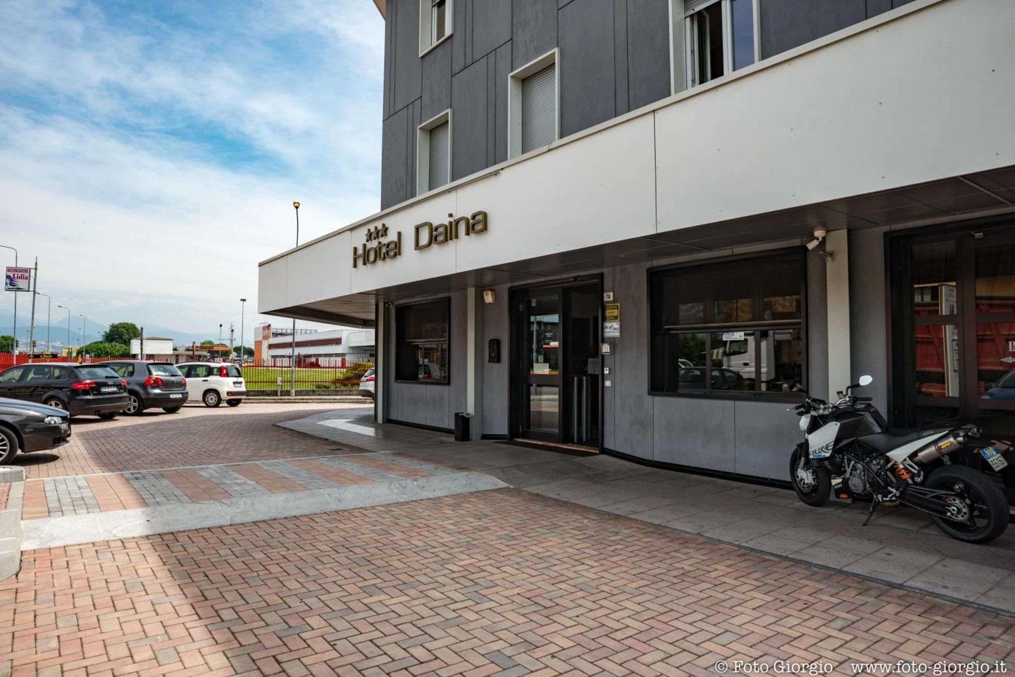 Hotel Daina Dalmine Exteriör bild